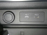 【充電用USB端子】デバイスの充電に便利です。※実際の接続端子は写真で確認or店舗までご気軽にお問合せください♪