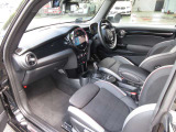 隅々まで正規ディーラークオリティを徹底。厳しい認定中古車基準をクリアした、自信を持ってお届けできる美車です。細やかな状態や気になる箇所がございましたら、個別にビデオメッセージをお送りする事も可能です!
