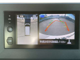 バックモニターで車庫入れや縦列駐車もらくらく、高感度カラーカメラですので僅かな光でもくっきりと見え、夜でも安心して駐車出来ます。