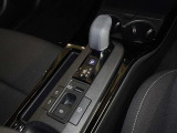 電動パーキングブレーキ・ブレーキホールドを装備してます。ホールド機能は信号待ちが多い一般道で疲労軽減になり、大好評です!