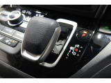インパネシフトだから視線の移動も少なく足元もスッキリ♪運転席もゆったりしているのでゆとりを持ってドライブできますね!