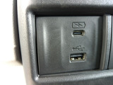 便利な充電用USBジャックも付いています。