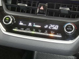 【オートエアコン】車内温度を感知して自動で温度調整をしてくれるのでいつでも快適な車内空間を創り上げます!どの席に座っても快適なドライブが楽しめます♪