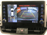 パノラミックビューモニター付きです。車両を上から見たような映像をディスプレイオーディオ画面に表示。運転席からの目視だけでは見にくい、車両周辺の状況をリアルタイムでしっかり確認できます。