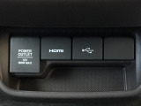 スマホや車載アクセサリーの電源確保に便利なアクセサリーソケットを装備。