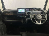 運転席からの視界が左右に広く隅々まではっきりと見渡せます。車の前端も把握しやすく安心して運転できます。