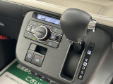 インパネにシフトレバーがあることで、車内空間の広さを確保♪シフト位置がハンドルに近いので操作性にも優れております!