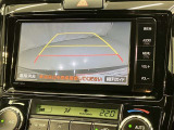 車庫入れなど後進運転時に死角をモニターで確認ができて安全です♪ ステアリング操作の参考になるガイド線も表示しますので車庫入れがニガテな方も安心ですネ!