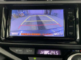 バックモニターで、後方を確認しながら安心して駐車することができます。※カメラが映し出す範囲は限られています。必ず車両周辺の安全を直接確認してください。