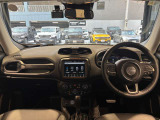 ステアリングを握ればJeepワールドが広がります。