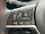 運転中も視線を外さずチャンネルやボリューム調整可能、安心便利なステアリングスイッチ付き!