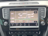 スマートフォン用アプリ[Apple CarPlay][Android Auto]対応の純正ナビ Discover Pro を装備、ラジオのほか、USB、Bluetoothハンズフリー通話にも対応。