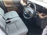 運転席。高さもちょうど良く乗り降りもしやすいです。