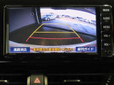 バックガイドモニターで、後方を確認しながら安心して駐車することができます。運転初心者も熟練者も必須の機能ですよ!