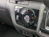 オートエアコンで温度を設定するだけで快適な車内環境を維持することができます!