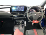 豪華な内装で運転も楽しくなりますよ♪