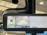 【アラウンドビューモニター】車を上から見下ろしているかのような映像で周囲の状況がひと目で確認、狭い駐車場に駐車するときも安心です♪