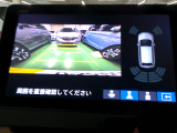 バックカメラの画像です。ガイドラインがスムースな車庫入れをサポートいたします。車庫入れの安心感がアップしますね。