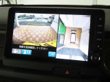 ★マルチビューカメラシステム★ギヤをRに入れるとナビの画面には上空から見下ろし感覚の映像がドライバーをアシスト★
