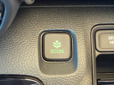 【eコンスイッチ】低燃費運転をサポートするECONモード。スイッチをONすると、エンジンやトランスミッション、A/Cなどを協調制御し、燃費の向上に貢献。エコドライブの効果を高めます。