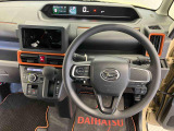 収納も充実、操作性良好なハンドルまわりです。また気持ちよくお乗り頂くために、徹底したルームクリーニングも実施しております。
