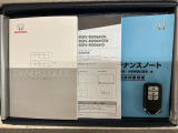 スマートキーは鍵をバッグに入れたままでもドアロックの開閉やエンジンのON・OFFができます。夜間や雨の日も鍵を探さなくて良いので便利です。