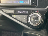 【オートエアコン】一度お好みの温度に設定すれば、車内の温度を検知し風量や温度を自動で調整。暑い&hellip;寒い&hellip;と何度もスイッチ操作をする必要はありません。快適な車内空間には必須の機能ですね♪