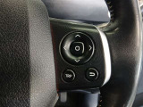 ステアリングには運転中でも簡単に操作できる各種スイッチついてます