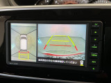 【パノラマモニター】車両周囲を上から見下ろしたような映像を表示。正確なモニタリングが可能になり、駐車時・幅寄せをアシストします!