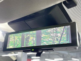 【インテリジェントルームミラー】後席の大きな荷物や同乗者で後方が確認しづらい時でも安心!カメラが撮影した車両後方の映像をルームミラー内に表示。クリアな視界で状況の確認が可能です!