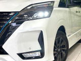 【LEDヘッドライト】悪天候や夜間走行時も良好な視界を確保し安心して運転できる高輝度LEDヘッドライトを装備!点灯速度が早く、消費電力も抑えられています。