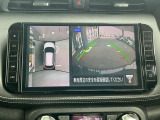 『アラウンドビューモニター』は、空から見下ろすような視点で、スムースな駐車と安全確認をサポートします。