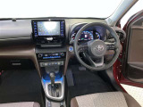 運転席周りのレイアウトをご覧ください。ナビゲーションが綺麗に装着されすっきり収まってますね!