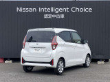 外装色:ホワイトパールです。当社が試乗車及び社有車として使用した車です。新車保証も継承してお渡します。