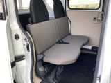 乗車人数や荷物の量、車内での過ごし方に合わせて、シートのレイアウトを変更できます。