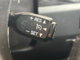 【クルーズコントロール】高速道路もラクラク走行。アクセルを離しても一定速度で走行ができ、長距離運転時の負担を軽減!加速・減速も簡単なスイッチ操作で調整できます。