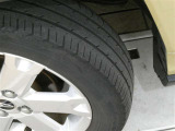タイヤ残り溝もバッチリ!溝が少ないとスリップしたりブレーキ時の制動距離が長くなってしまいます。交換までまだまだ余裕があるのは経済的にも助かります。
