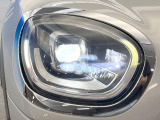 ●LEDヘッドライト:夜間走行時も良好な視界を確保し安心して運転できる高輝度LEDヘッドライトを装備!点灯速度が早く、消費電力も抑えられています。