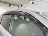 ★ドアバイザー★雨天時に窓を開けても濡れにくく車内に雨が入り込むのを防ぎながら換気ができます(^^♪