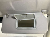 【運転席サンバイザー】鏡が付いているのでメイク直しなどにも便利★