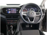 レザーステアリングにデジタルメーターです!車両情報、ナビをメーター画面内で確認できます)お客様の運転をサポートします!