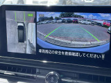 車を真上から見ているように、周囲の状況を把握しながら安心して駐車が行えるアラウンドビューモニター!