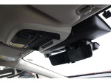アイサイトはステレオカメラで前方を認識。万一の際の衝突回避、車線逸脱のお知らせ、全車速追従クルーズコントロールなど、色々なことができる運転支援システムです。