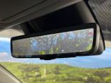【デジタルインナーミラー】後席の大きな荷物や同乗者で後方が確認しづらい時でも安心!カメラが撮影した車両後方の映像をルームミラー内に表示。クリアな視界で状況の確認が可能です!