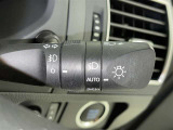 【オートライト】車外の明るさに応じて自動的にライトの点灯・消灯をしてくれます
