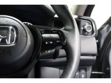 Hondaセンシングの機能のひとつ、アダプティブクルーズコントロール付!アクセルから足を離しても設定したスピードと前車との車間を保ち走行してくれます!車線維持もアシスト☆高速道路で疲労軽減ですね☆