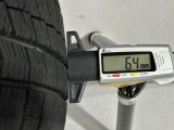 冬タイヤの残り溝は6.4mmです。スリップラインからは4.8mmとなっております。