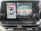 上空から見下ろしているかのように駐車できるアラウンドビューモニター。車庫入れや縦列駐車に役立ちます。