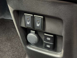 冬場も快適&スマホ充電もバッチリ!運転席・助手席の双方に「シートヒーター」を装備し、寒い日も素早く体を温めます。