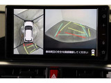 パノラミックビューモニター付きです。車両を上から見たような映像をディスプレイオーディオ画面に表示。運転席からの目視だけでは見にくい、車両周辺の状況をリアルタイムでしっかり確認できます。